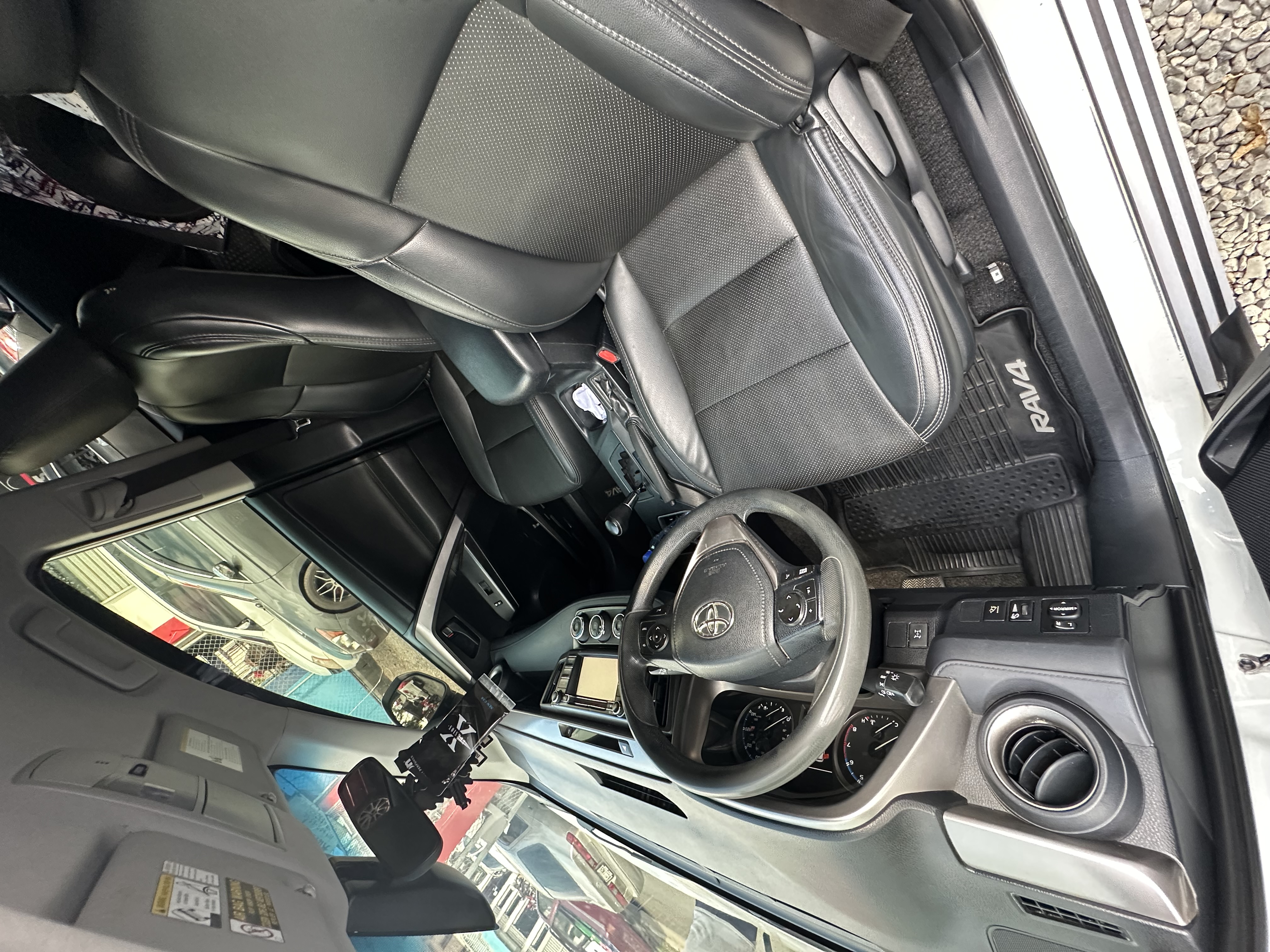 2017 TOYOTA Rav4 6
